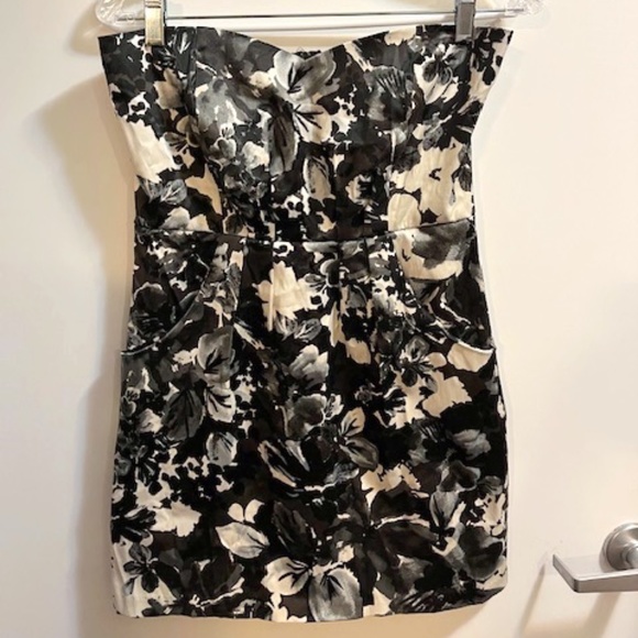 Must Have  Floral Strapless Mini Dress with Pockets - Picture 1 of 9